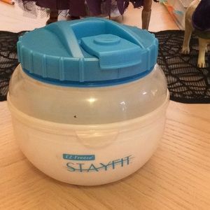 E Z-Freeze Stayfit bowl nwot